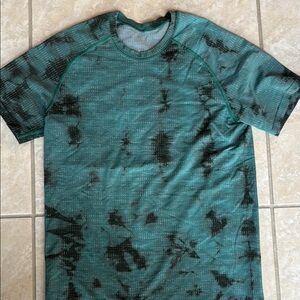 lululemon athletica Green and Black athletic training short sleeve shirt